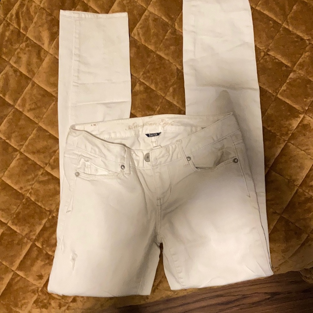 White American Eagle skinny jeans